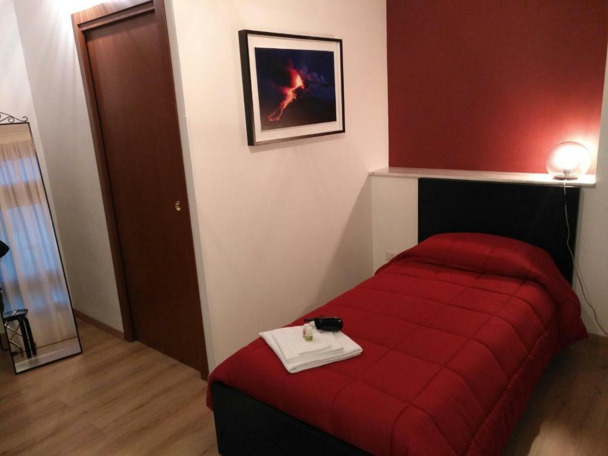 Tosca B&B คาตาเนีย ภายนอก รูปภาพ